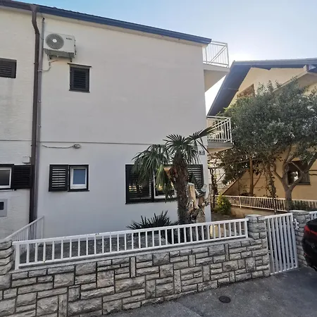 Nomi Apartman *