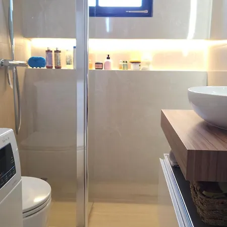 Nomi Apartman *